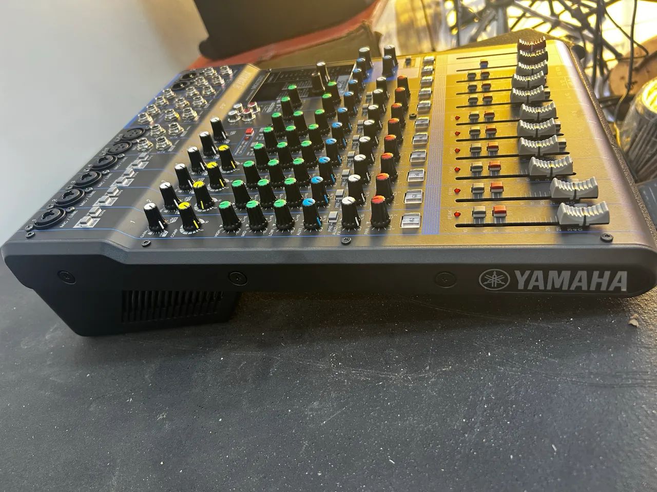 Mesa de som YAMAHA MG12xu nova