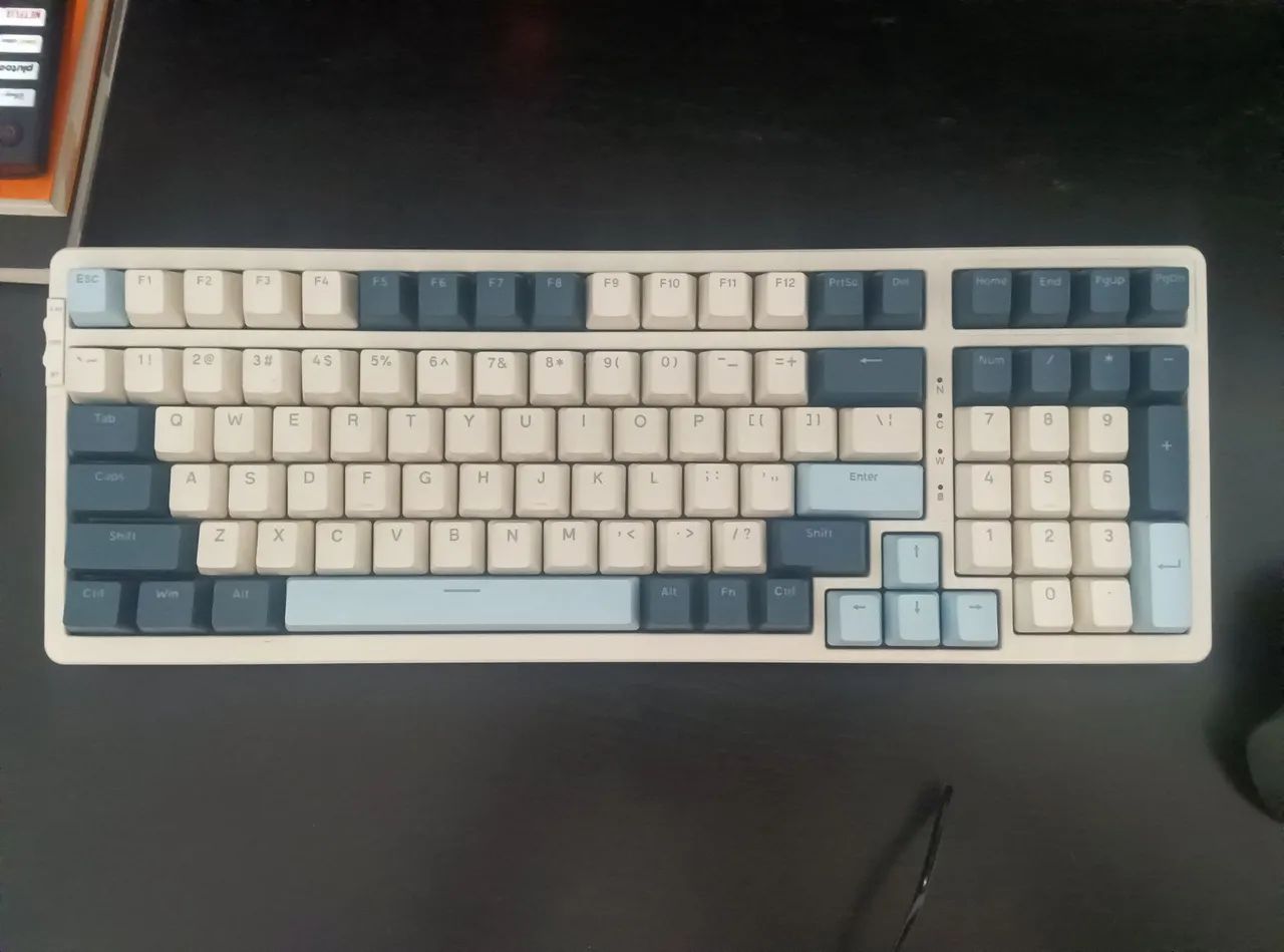 Teclado mecânico - Switch Blue - 2.4GHz/Cabo/Bluetooth - Freewolf - Foto 2