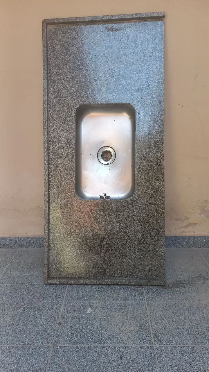 PIA DE GRANITO COM CUBA