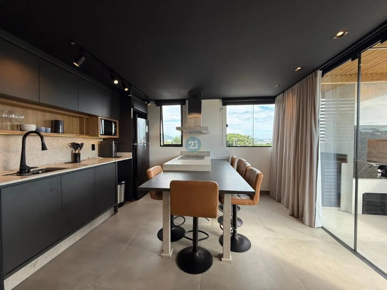 Alugo Cobertura/Studio finamente mobiliada e decorada, com spa privativo, vaga de garagem, - Foto 2