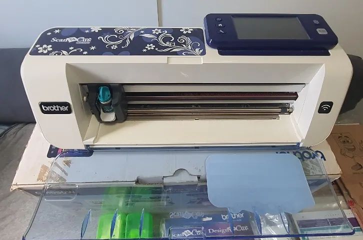 Brother Scan N Cut - Plotter de Corte - CM650W: Diversas Bases + Kit+ Peças Extras - Foto 4