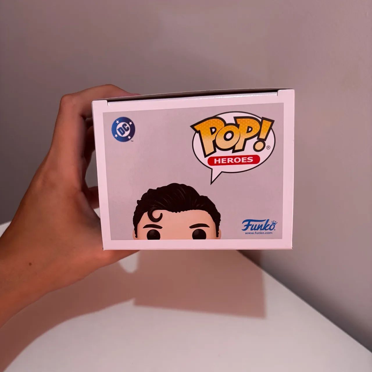Funko Pop Superman - Clark Kent - 562 - Liga da Justiça  - Foto 5