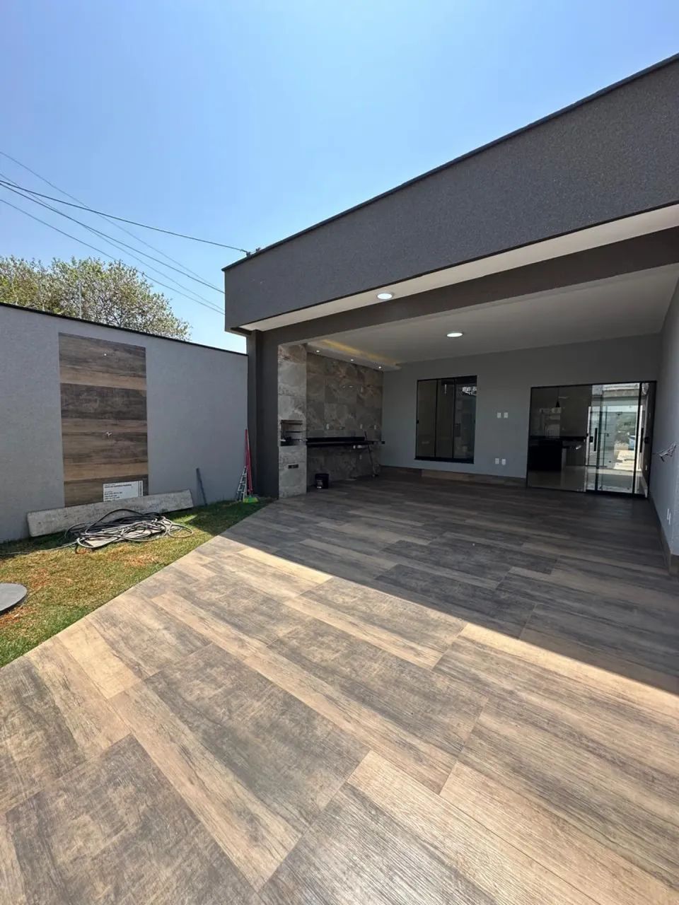 casa com três quartos no parque das Amendoeiras