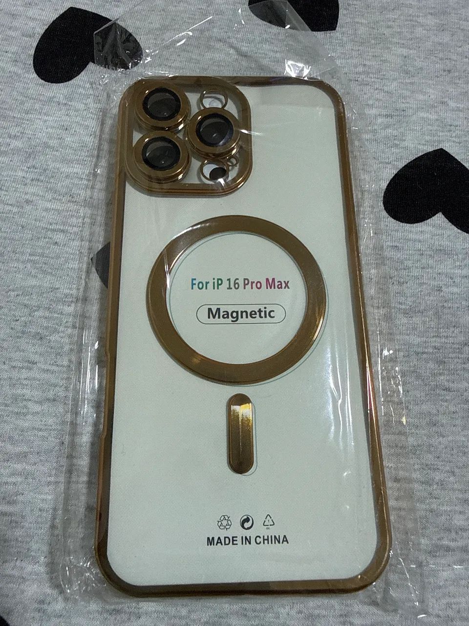 Capa dourada iPhone 16 pro max - Foto 2