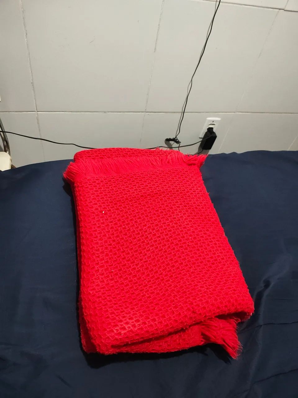 Cobertor grosso de lã vermelho