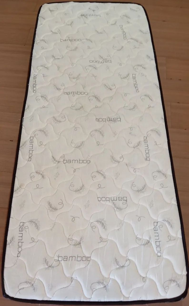 Vendo cama box de solteiro e 2 colchões de solteiro  - Foto 3