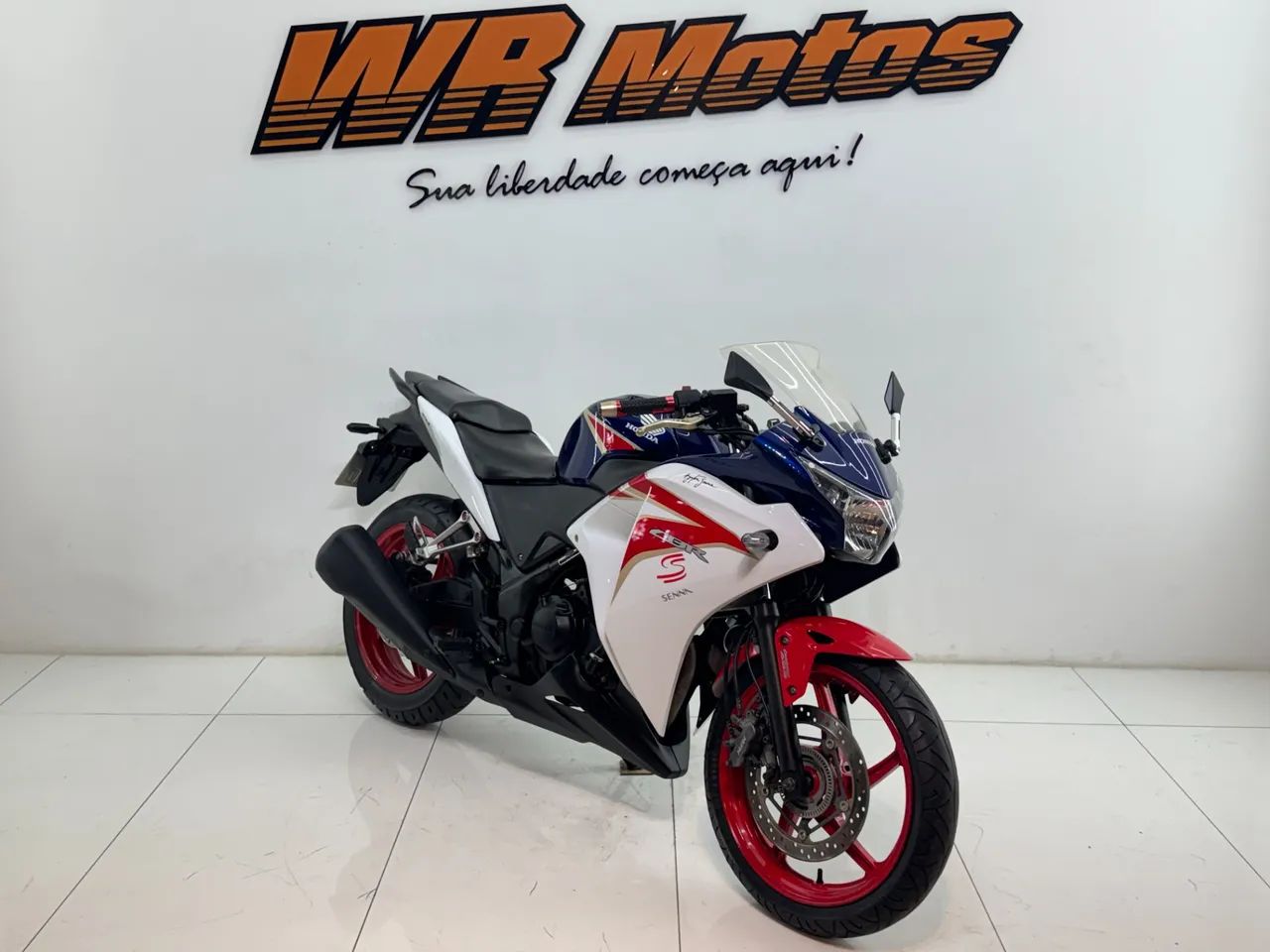 HONDA CBR 250R **POSSUI LEILÃO** - Foto 2