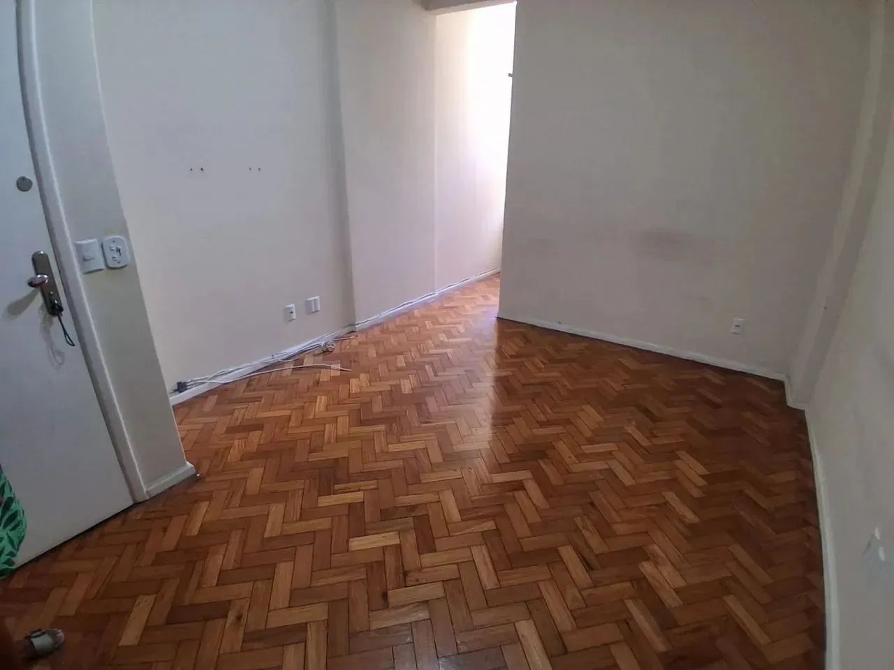 QUARTO E SALA COM DEPENDÊNCIA NO FLAMENGO