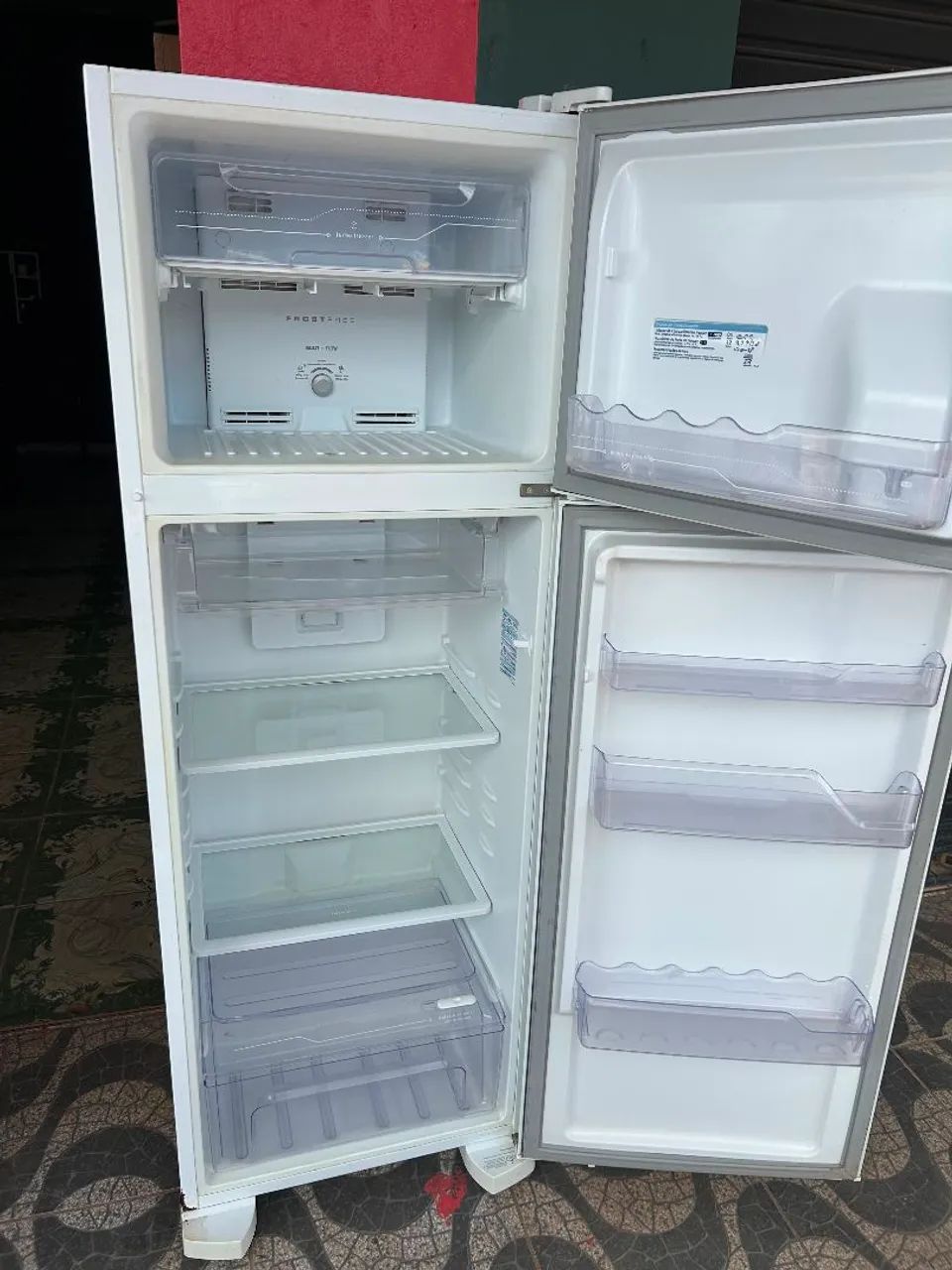 Geladeira Frost Free funcionando normalmente 