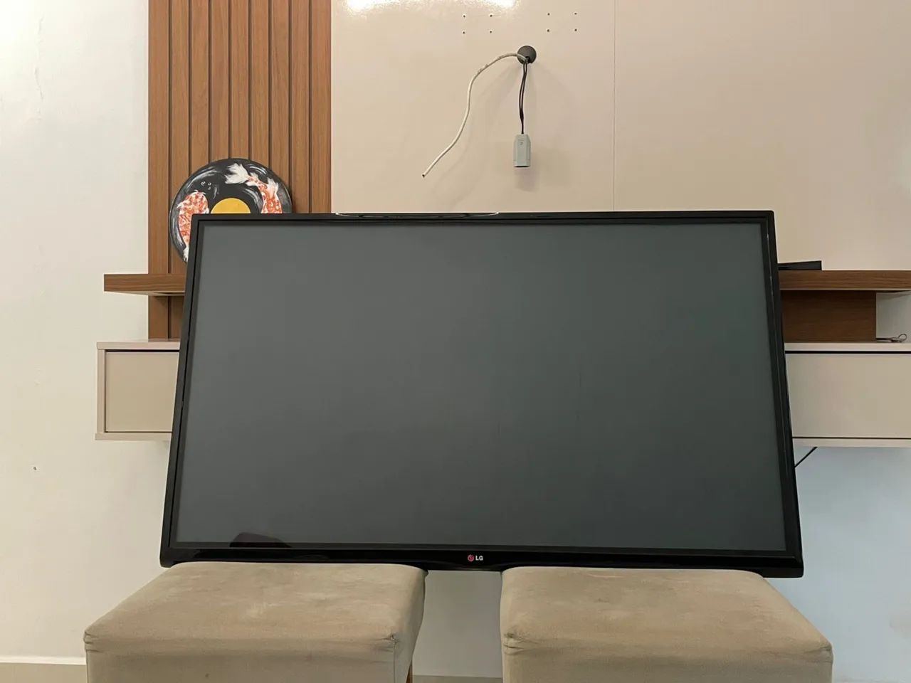 TV 50 polegadas e um painel de parede  - Foto 2