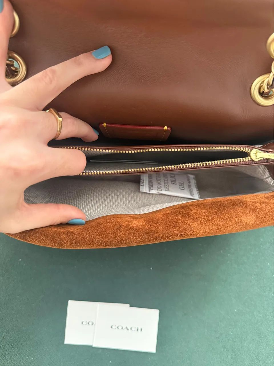 Coach tabby 26 em suede marrom  - Foto 5