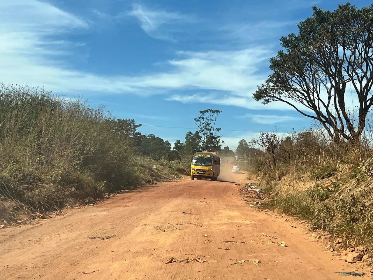 PRÓXIMO À PISTA - BREVE SERÁ ASFALTADO - PASSA ÔNIBUS - Foto 2