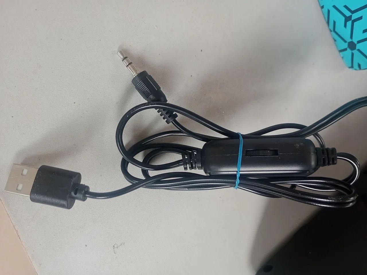 Caixa de som com LED RGB - Foto 3