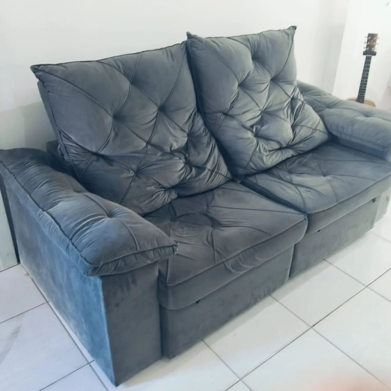 Sofá cinza 2 lugares grande  - Foto 3