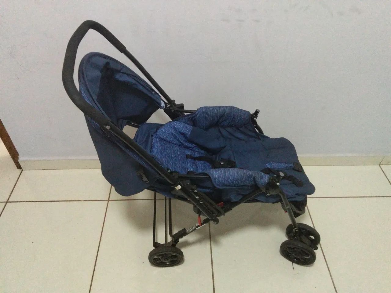 Carrinho de bebê com bebê conforto  - Foto 3