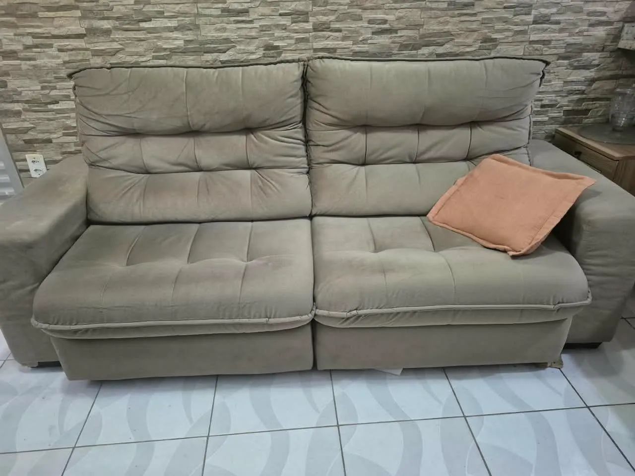 Vendo sofá 3 lugares reclinável - Foto 3