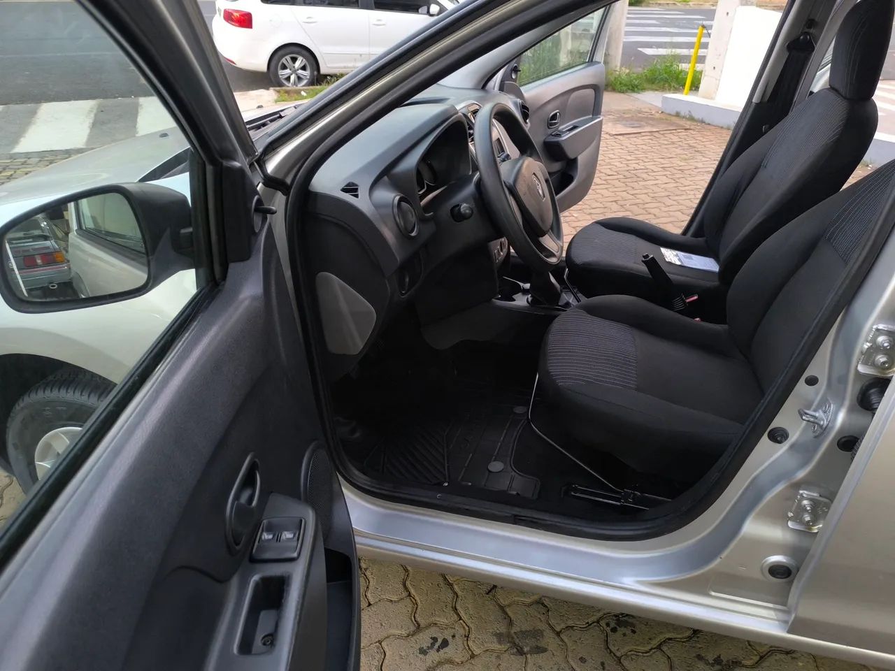 Renault Sandero Authentique Hi-Power 1.0 16V 5p, foto 6 de 19