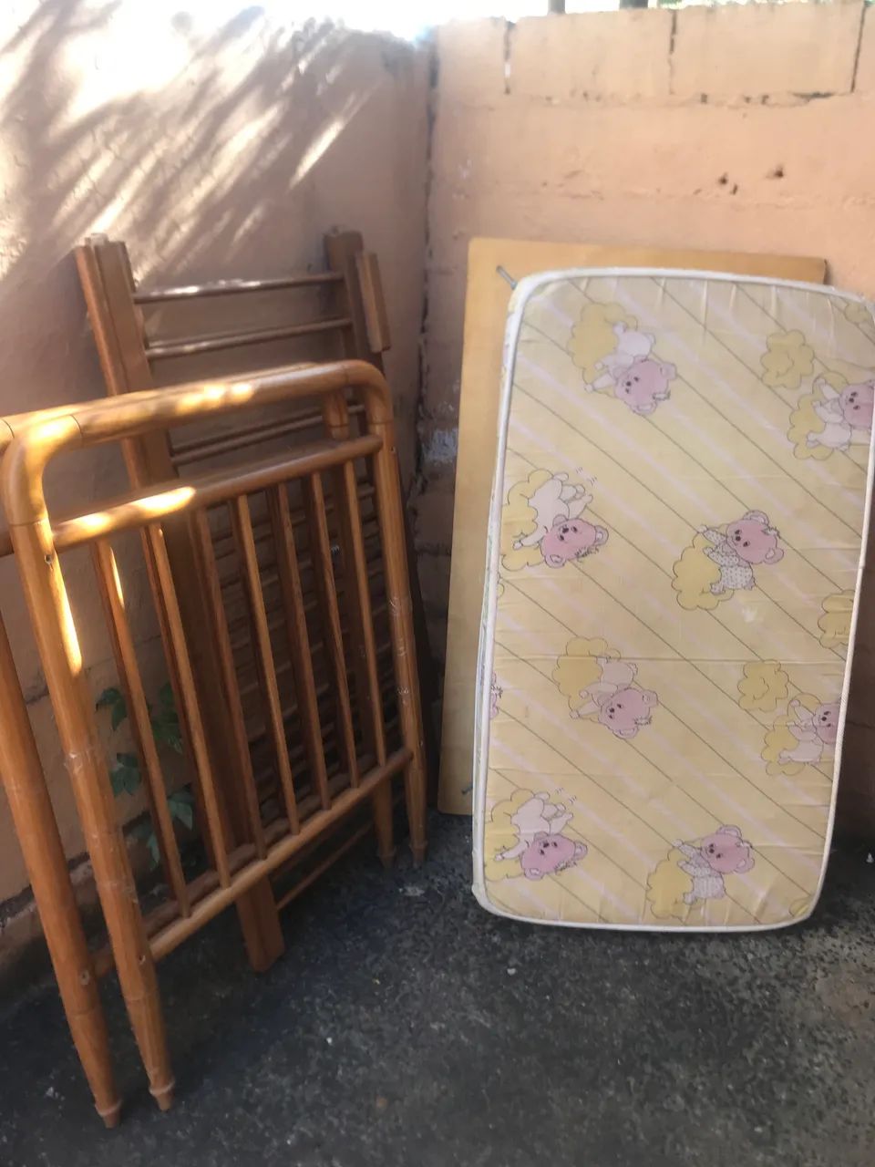 DE GRAÇA BERÇO COM COLCHÃO SÓ 220 REAIS  - Foto 3