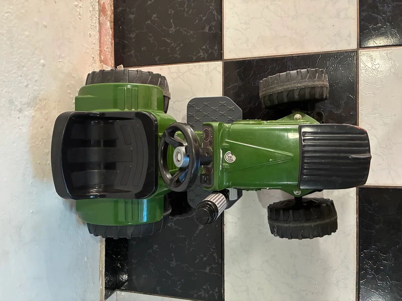 Trator elétrico infantil 
