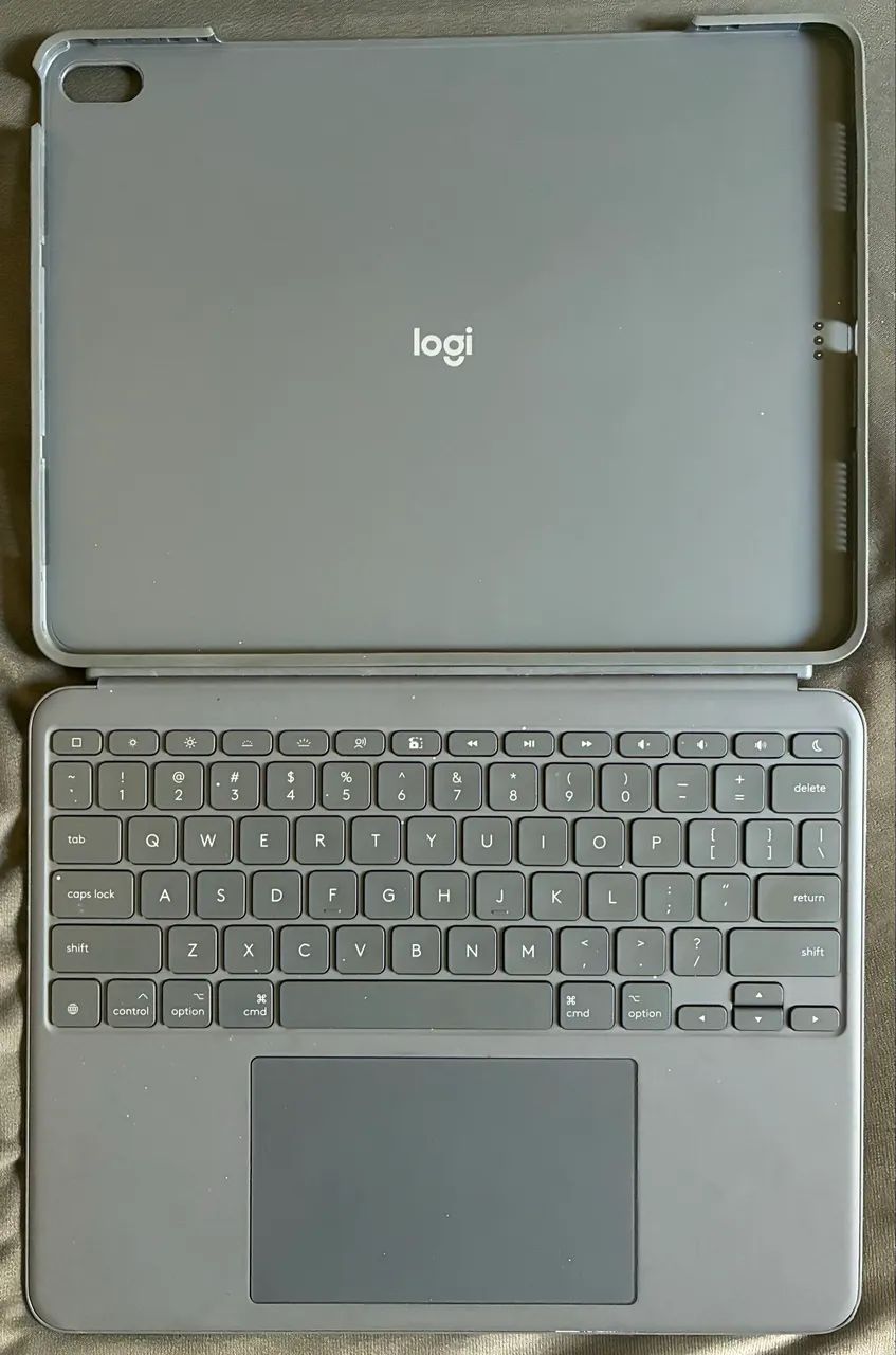 Capa com Teclado Logitech Combo Touch iPad Air 13" - Foto 2