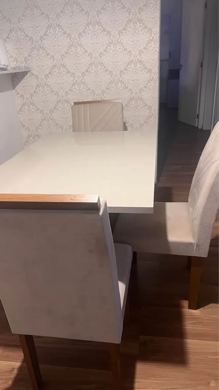 MESA COM 4 CADEIRAS 5 MESES DE USO  - Foto 4