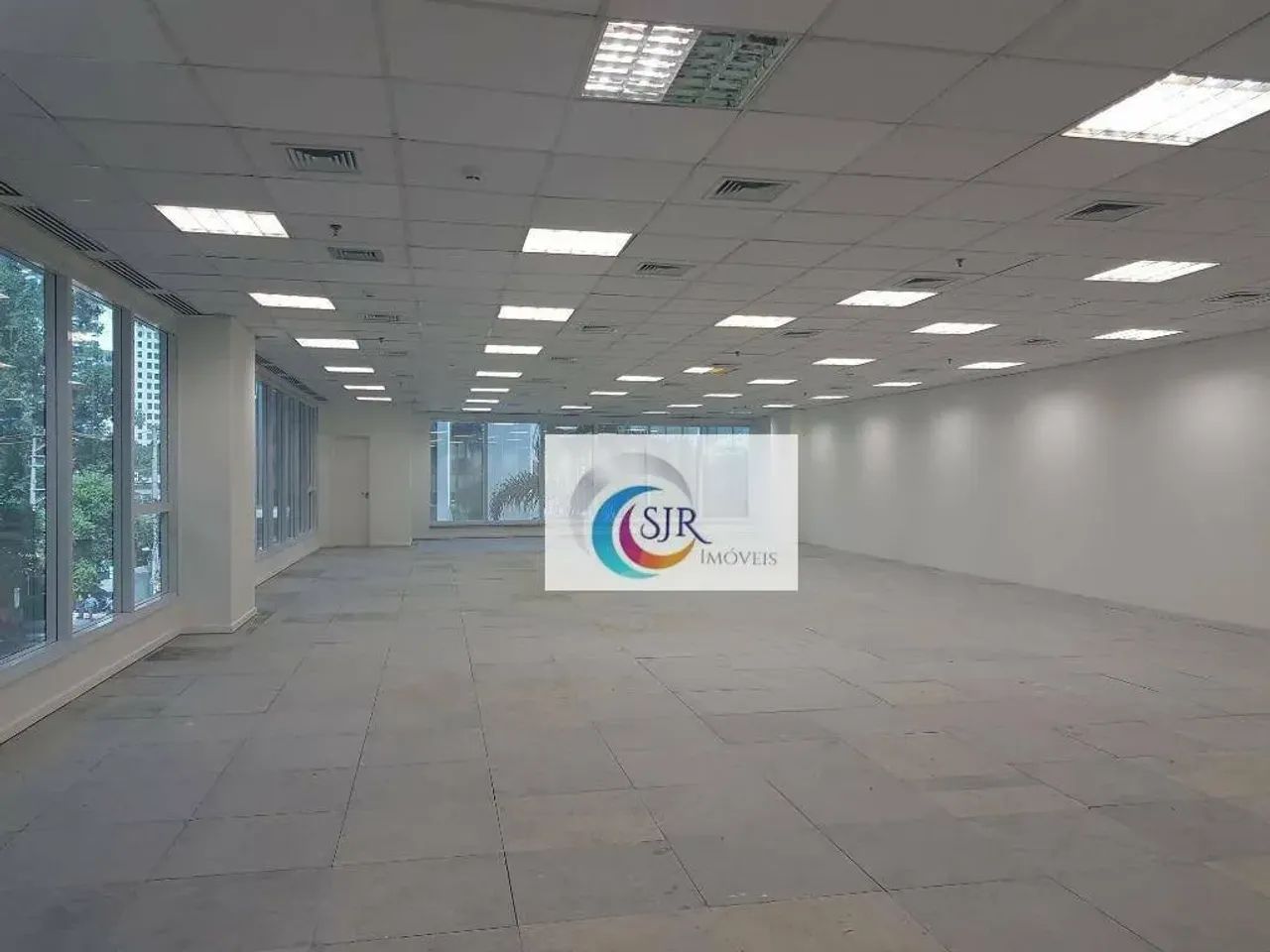 Conjunto com 252,00m² 6 vagas de garagem