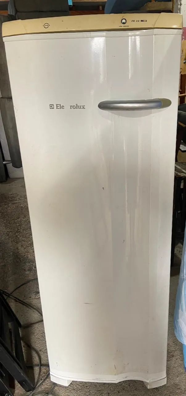 Freezer vertical electrolux, de 1 porta, branco.