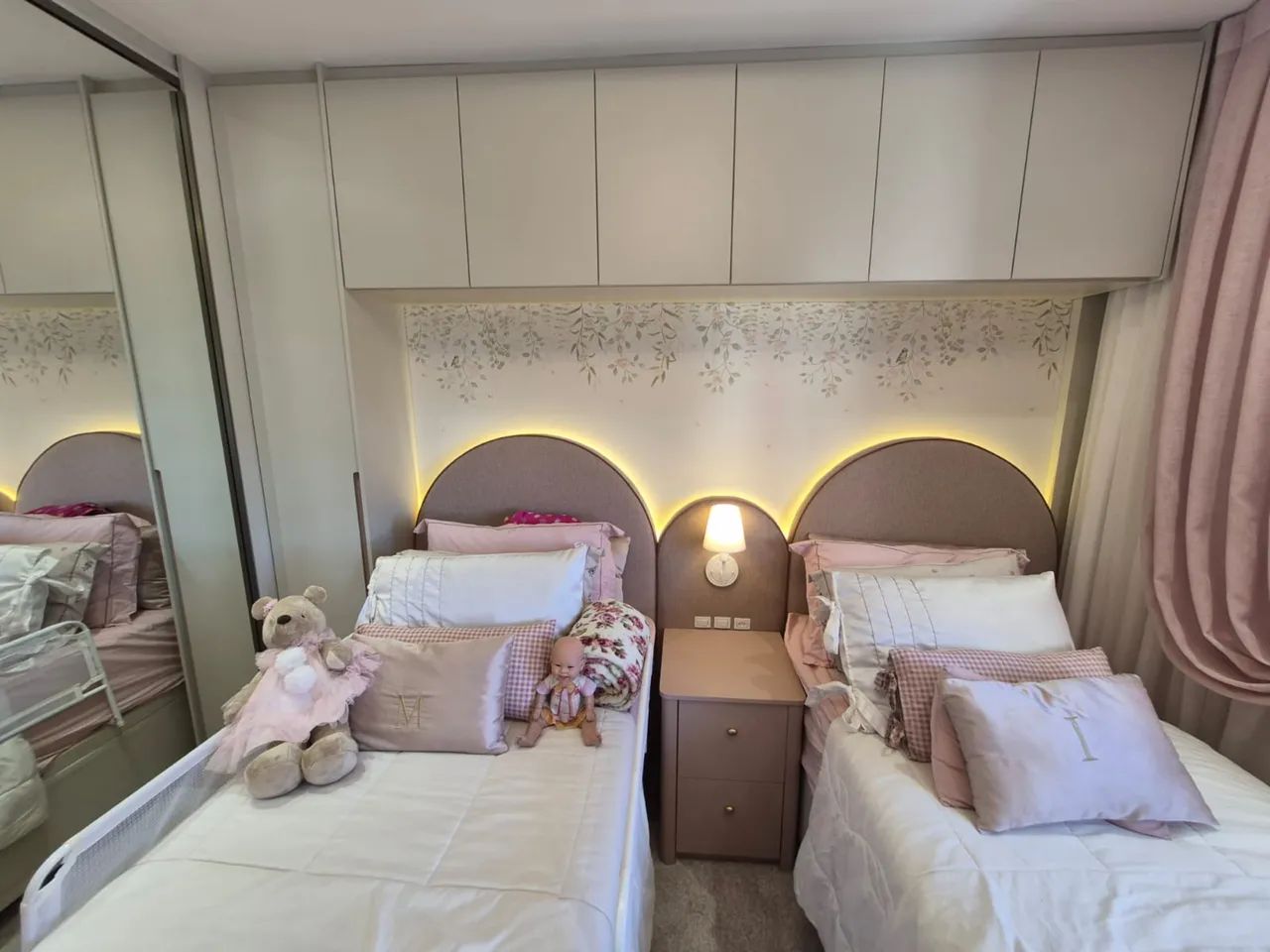 Cama de solteiro com base baú 