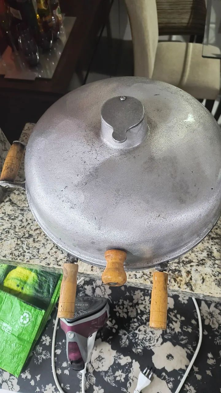 Vendo churrasqueira modelo iglu .