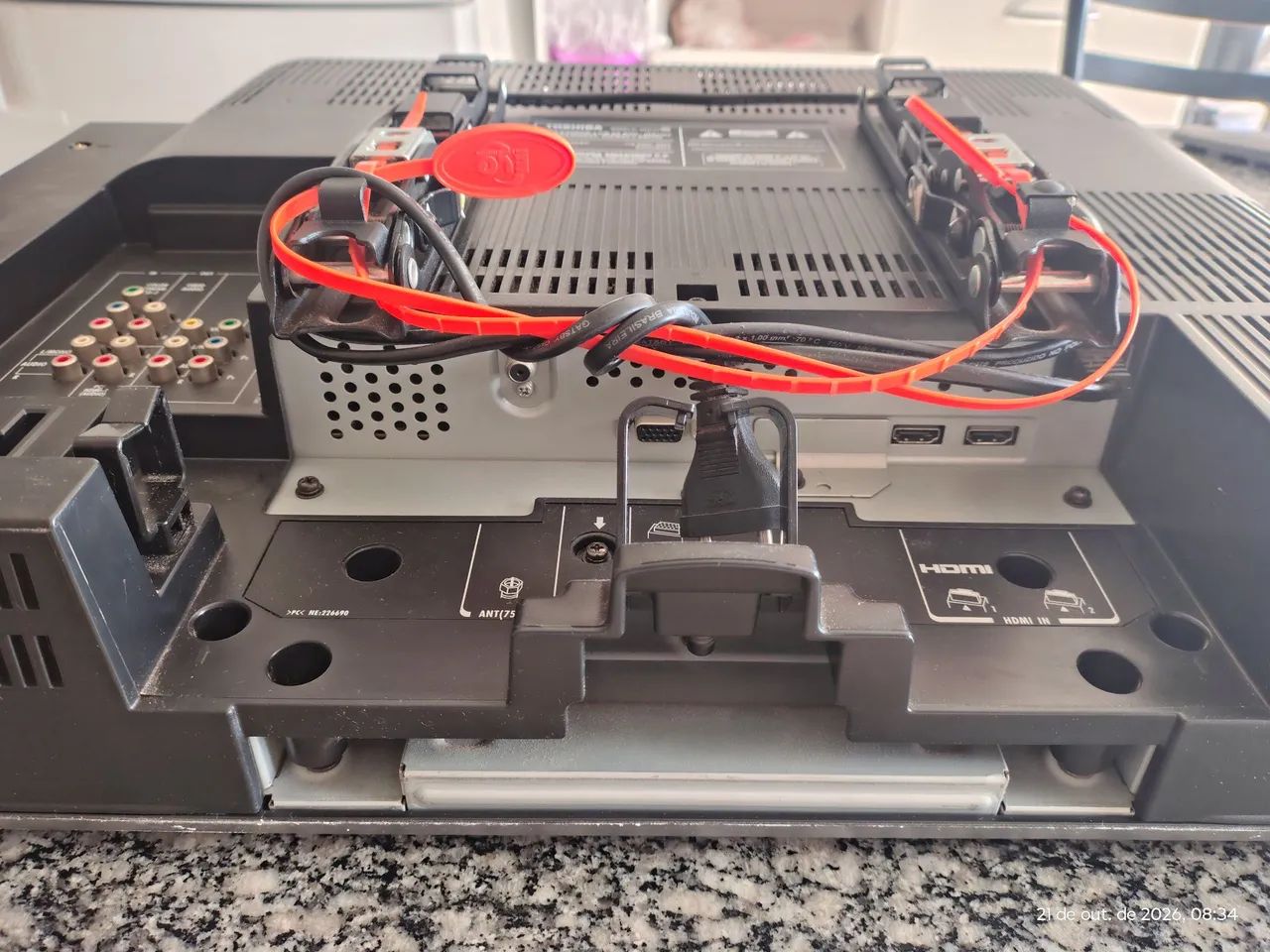 TV 26 polegadas HD, Toshiba, em excelente estado, com base e suporte de parede. - Foto 5