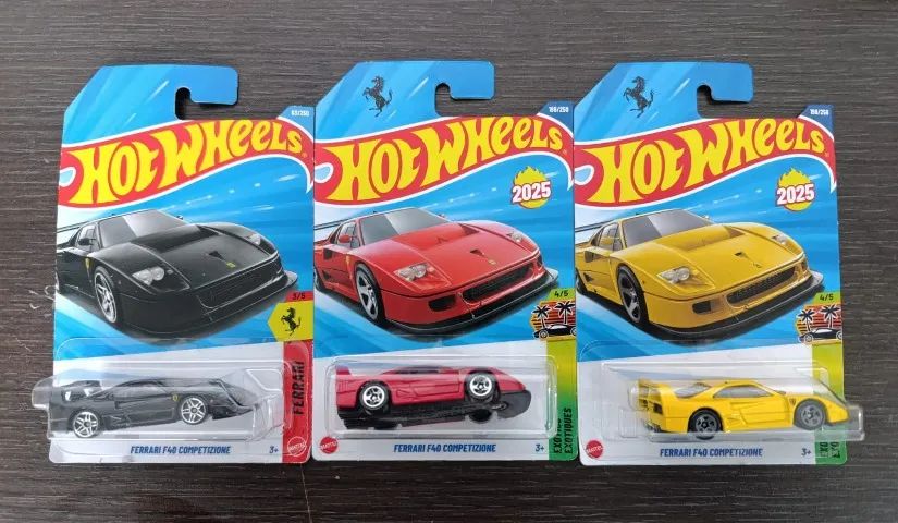 Trio ferrari F40/ VERMELHA,PRETA E AMARELA - Hobbies e coleções
