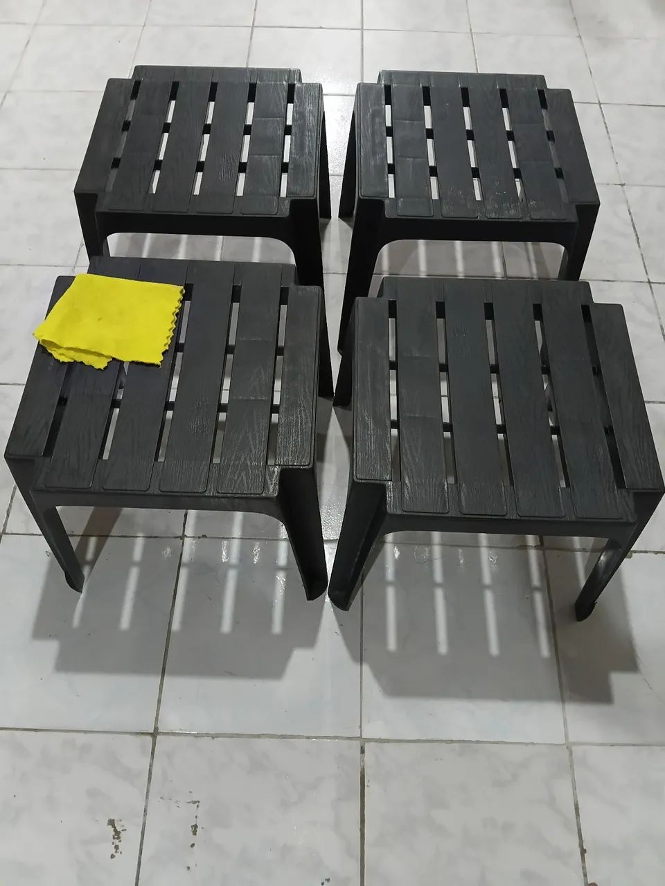 Vendo 4 Mesas de apoio (Pretas) - Foto 2