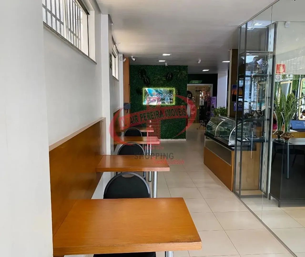 Aluga Espaço Para Lanchonete Mobiliado no Centro da Cidade! - Foto 2