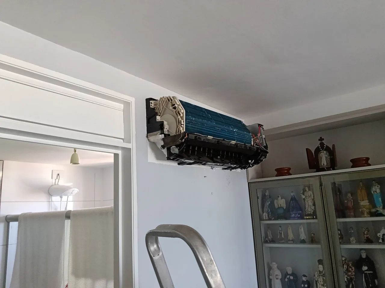 Manutenção elétrica, hidráulica instalação e manutenção de ar condicionado,fogão e gela... - Foto 2