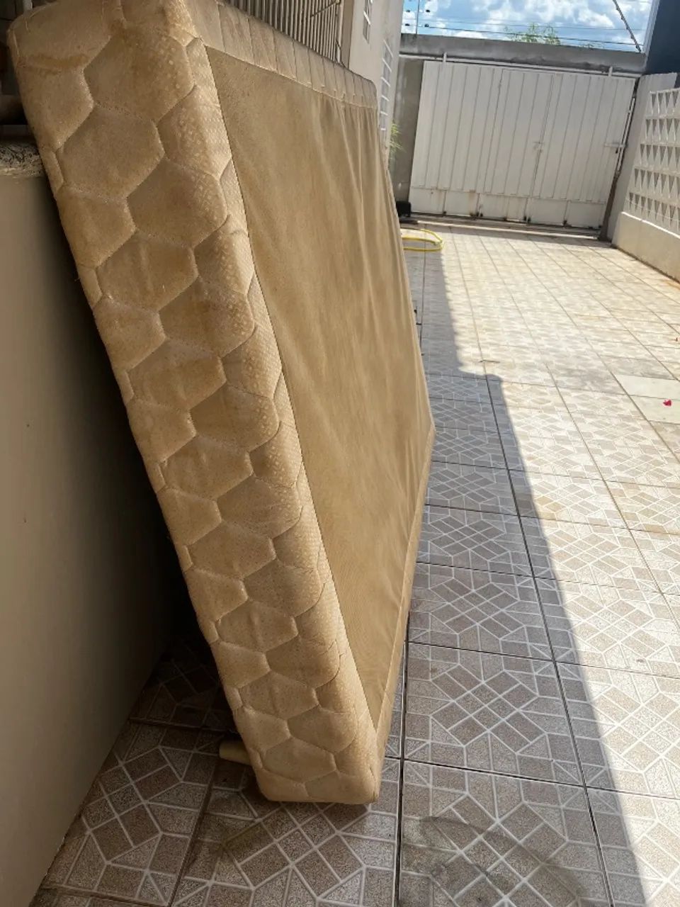 Doa-se uma Base de Cama box de casal 