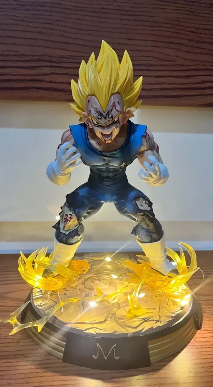 Majin Vegeta 28cm Base - Anime: Dragon Ball Z - Com Led 