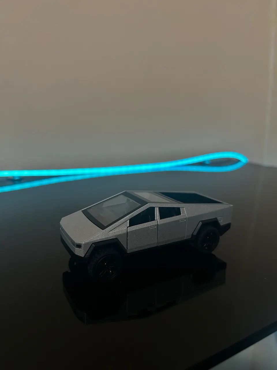 MINIATURA CYBERTRUCK - Foto 3