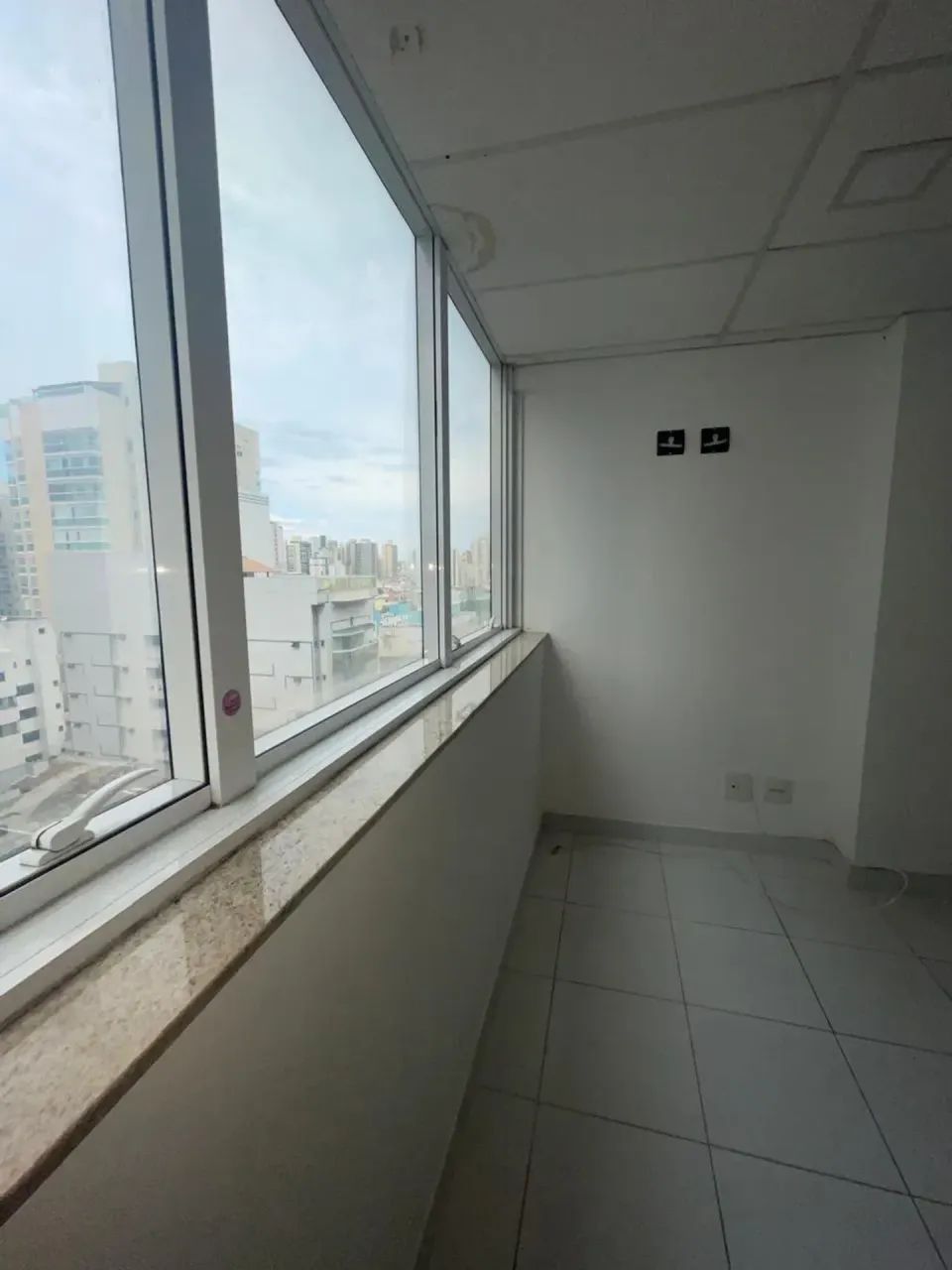Praia da Costa: Sala 29 m², banheiro, 1 vaga de garagem - Foto 5