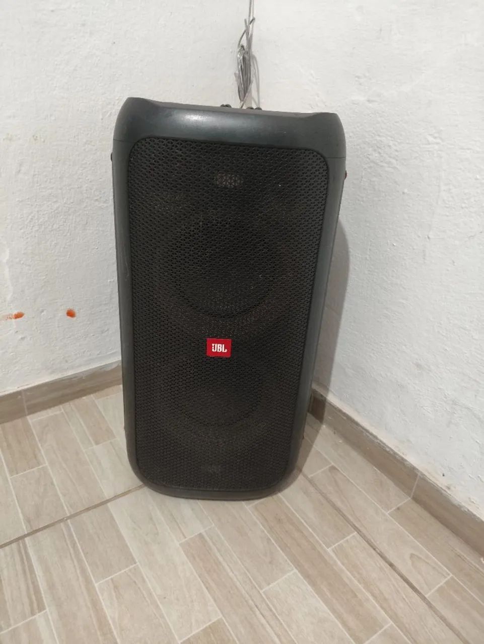 JBL party box 100