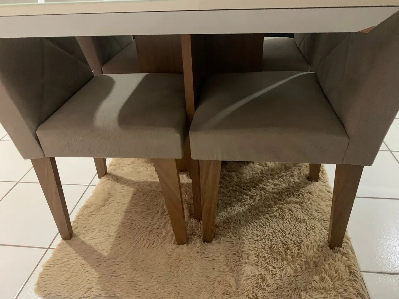 Mesa de jantar com quatro cadeiras ótimo estado  - Foto 3