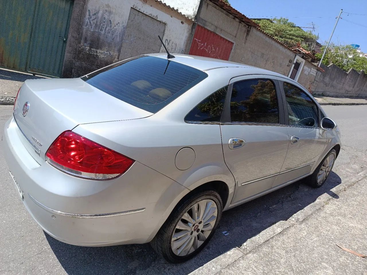 Fiat Linea Absolute 1.9/1.8 Flex Dualogic 4P 2011 - Foto 3