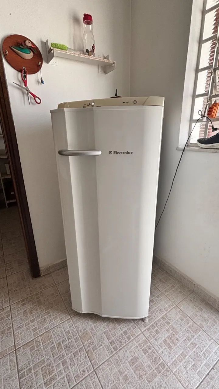 Geladeira RE28 Electrolux - funcionando perfeitamente
