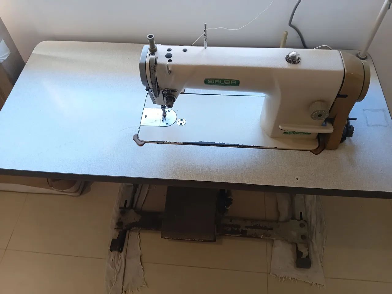 Maquina de costura industrial reta SIRUBA