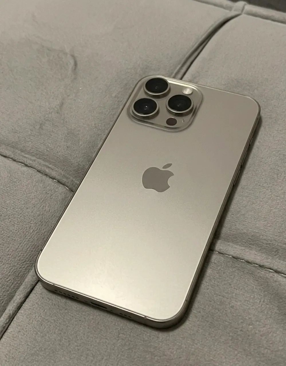 iPhone 15 Pro Max - 256 GB - Titânio Natural - Foto 2