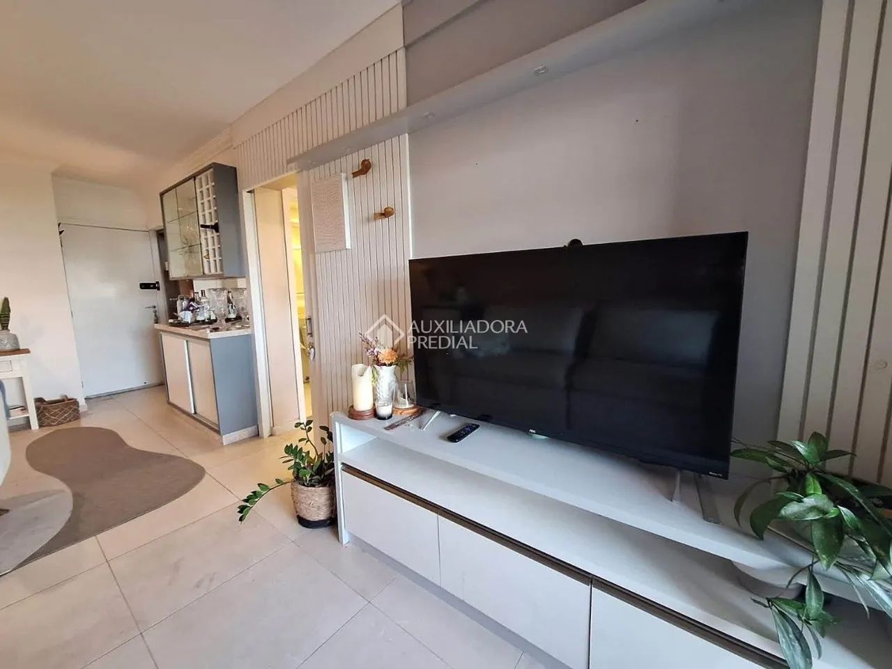 Auxiliadora Predial aluga, apartamento 2 dormitórios, sendo uma suíte, totalmente mobiliad - Foto 2
