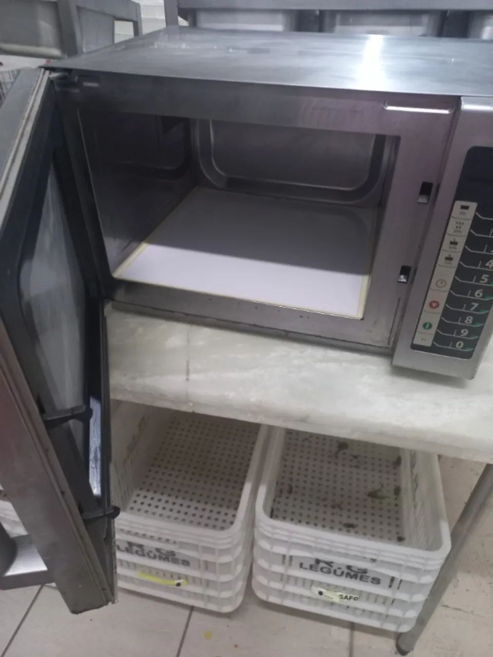 Micro Ondas Industrial marca Menumaster 1000 watts - Foto 4