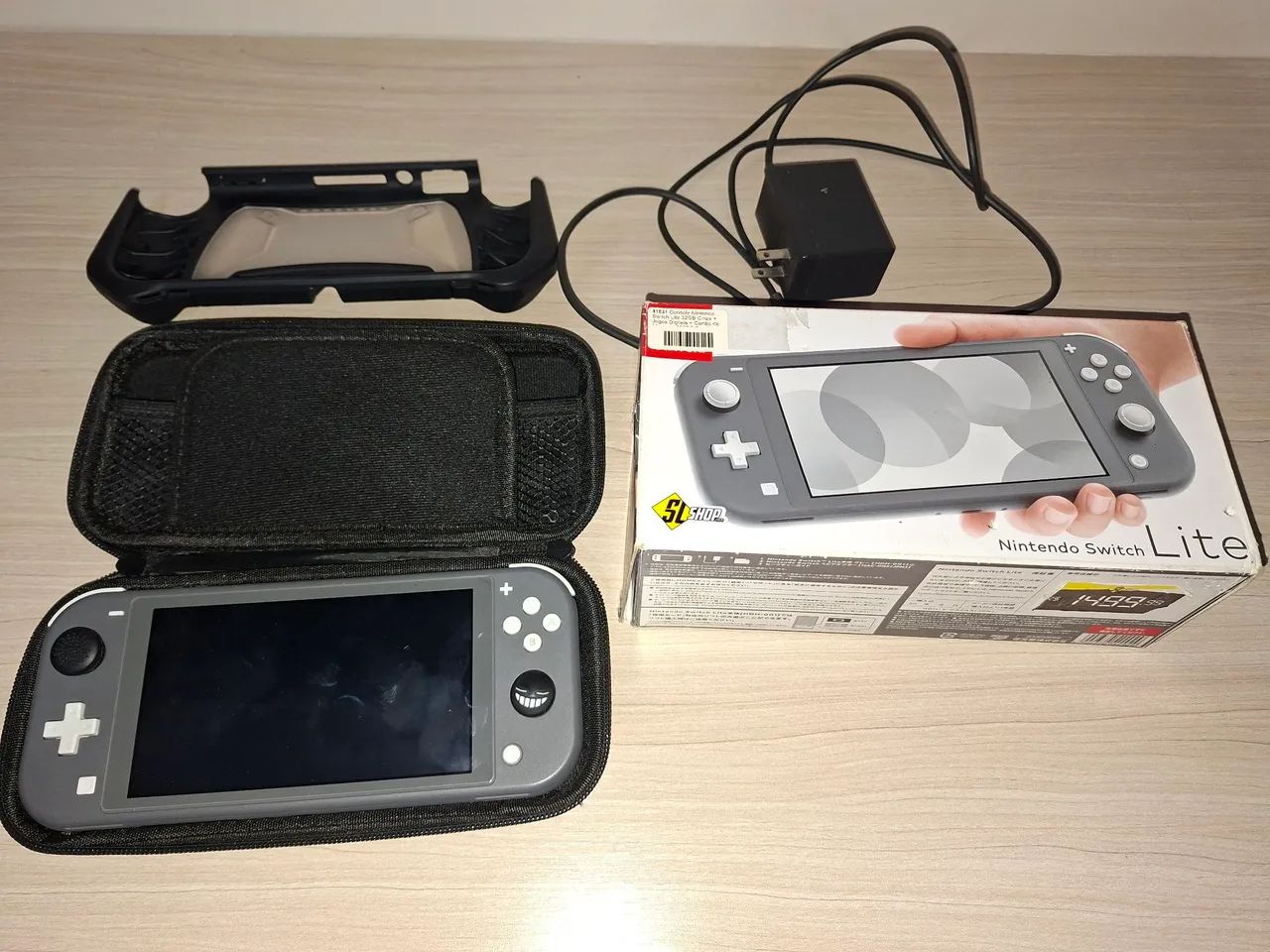 Switch Lite Desbloqueado 256gb muitos jogos - Consoles de Vídeo