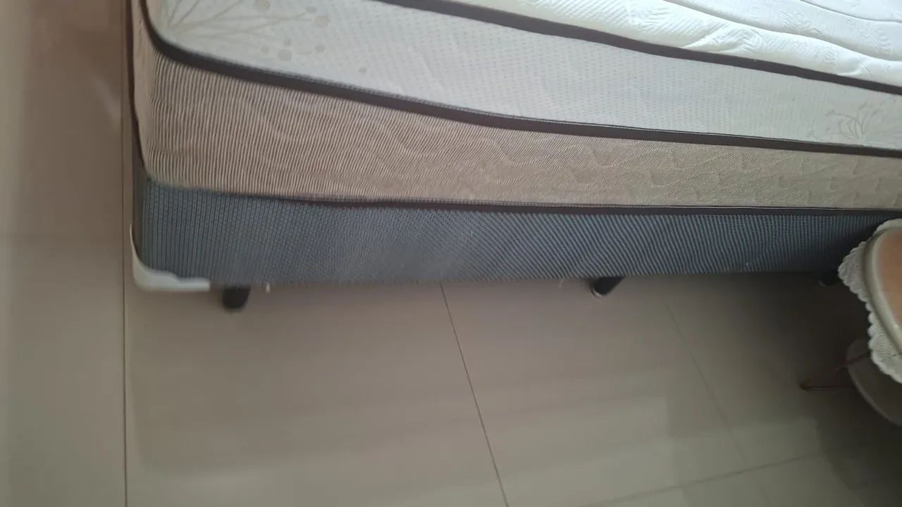 Vendo cama Queen pouco usada - Foto 4