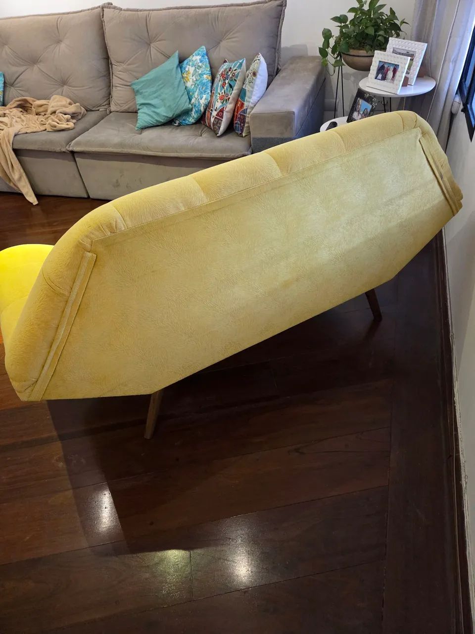 Sofá 2 lugares namoradeira amarelo - Foto 4