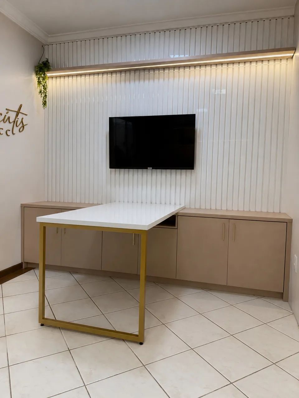 Painel com mesa escritório 